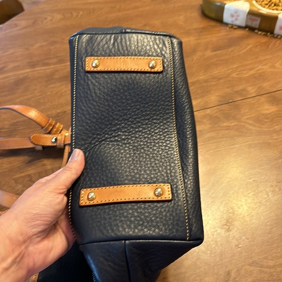 Nice Dooney & Burke Navy bag - Picture 2 of 9